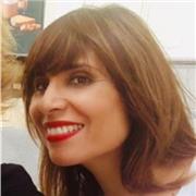 Profesora da clases de apoyo y refuerzo de primaria